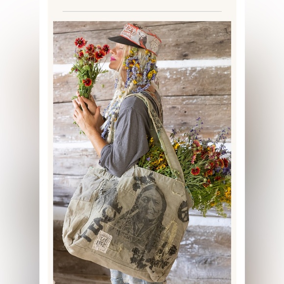 Magnolia Pearl Handbags - Magnolia Pearl.   OMG!!!  ❤️❤️❤️. The best bag ever!   New